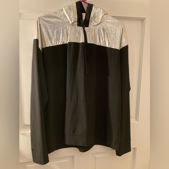 Victoria's Secret Tops - Victoria Sport metallic light hoody women’s size L silver/black
